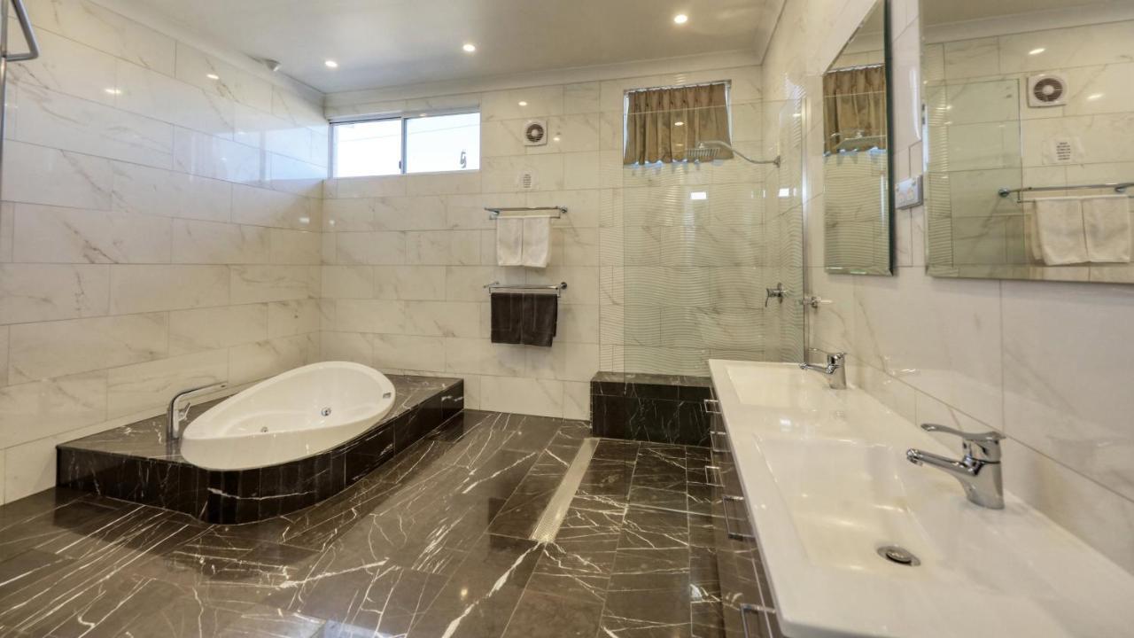 Silver Haven Motor Inn Broken Hill Dış mekan fotoğraf