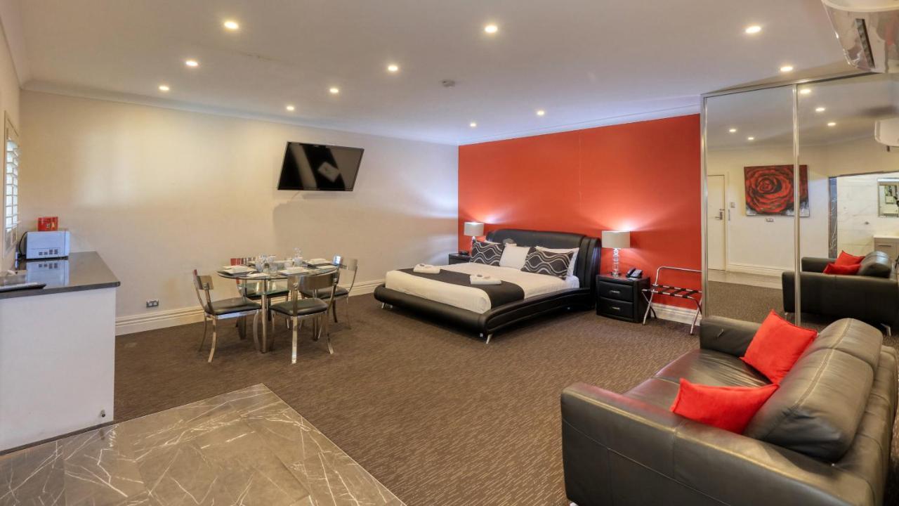 Silver Haven Motor Inn Broken Hill Dış mekan fotoğraf