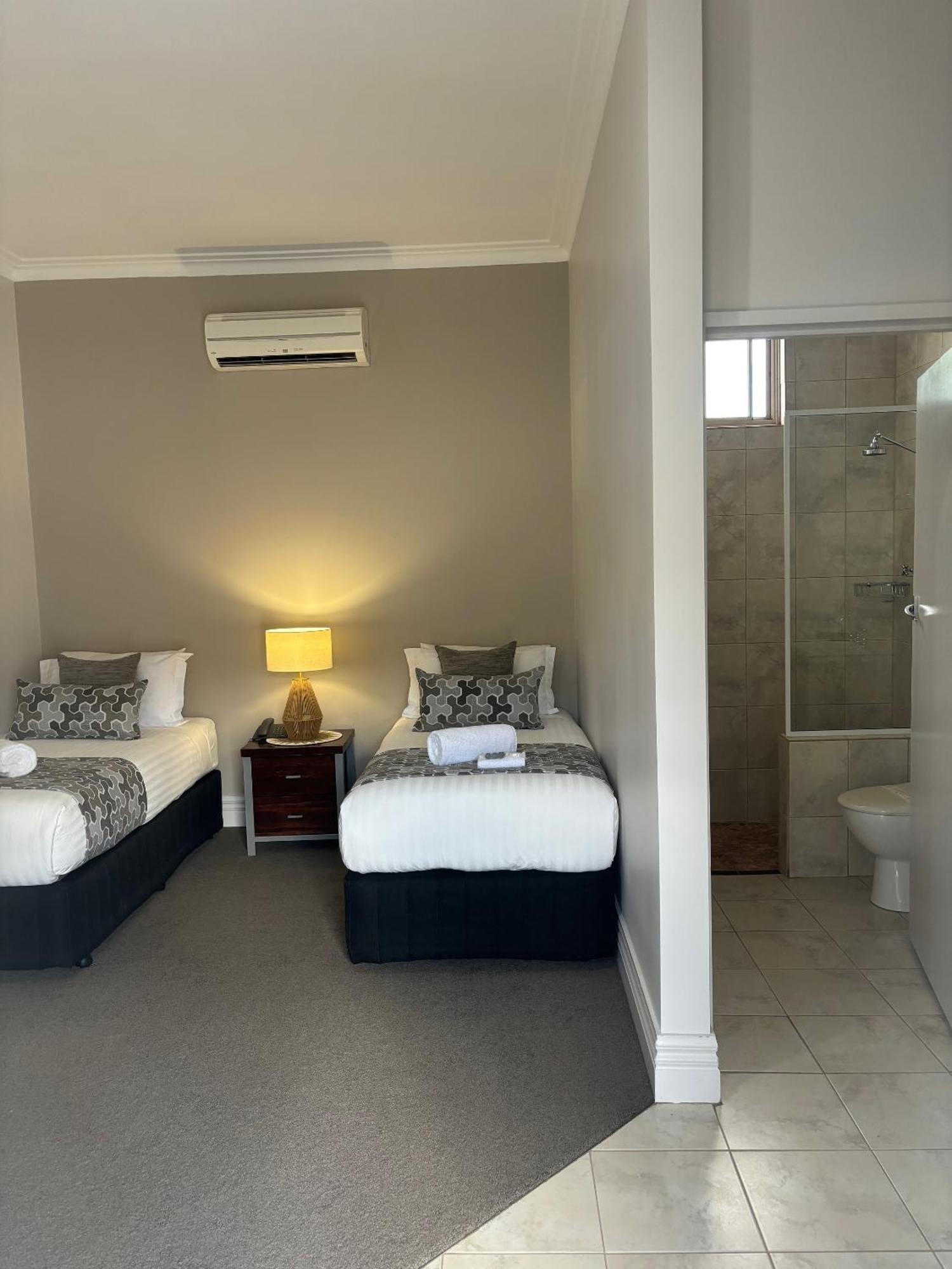 Silver Haven Motor Inn Broken Hill Dış mekan fotoğraf