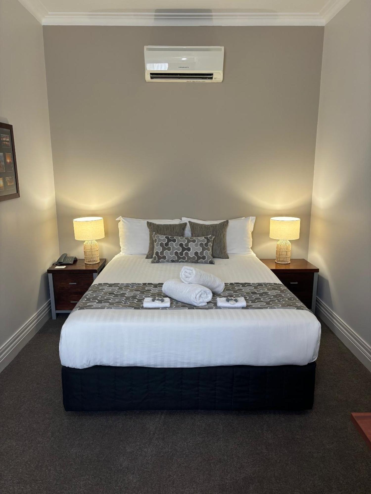 Silver Haven Motor Inn Broken Hill Dış mekan fotoğraf