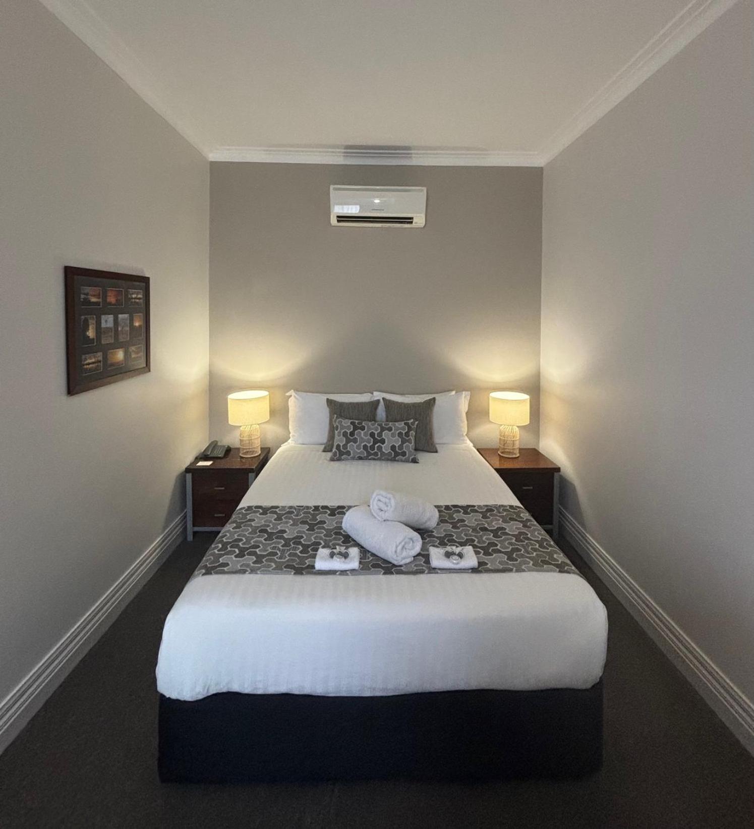 Silver Haven Motor Inn Broken Hill Dış mekan fotoğraf