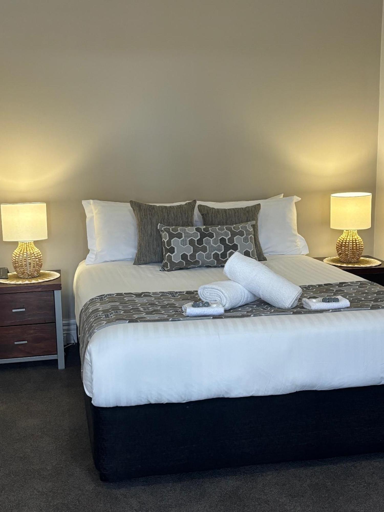 Silver Haven Motor Inn Broken Hill Dış mekan fotoğraf