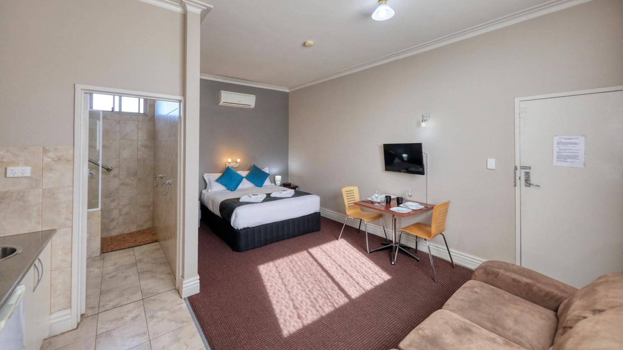 Silver Haven Motor Inn Broken Hill Dış mekan fotoğraf