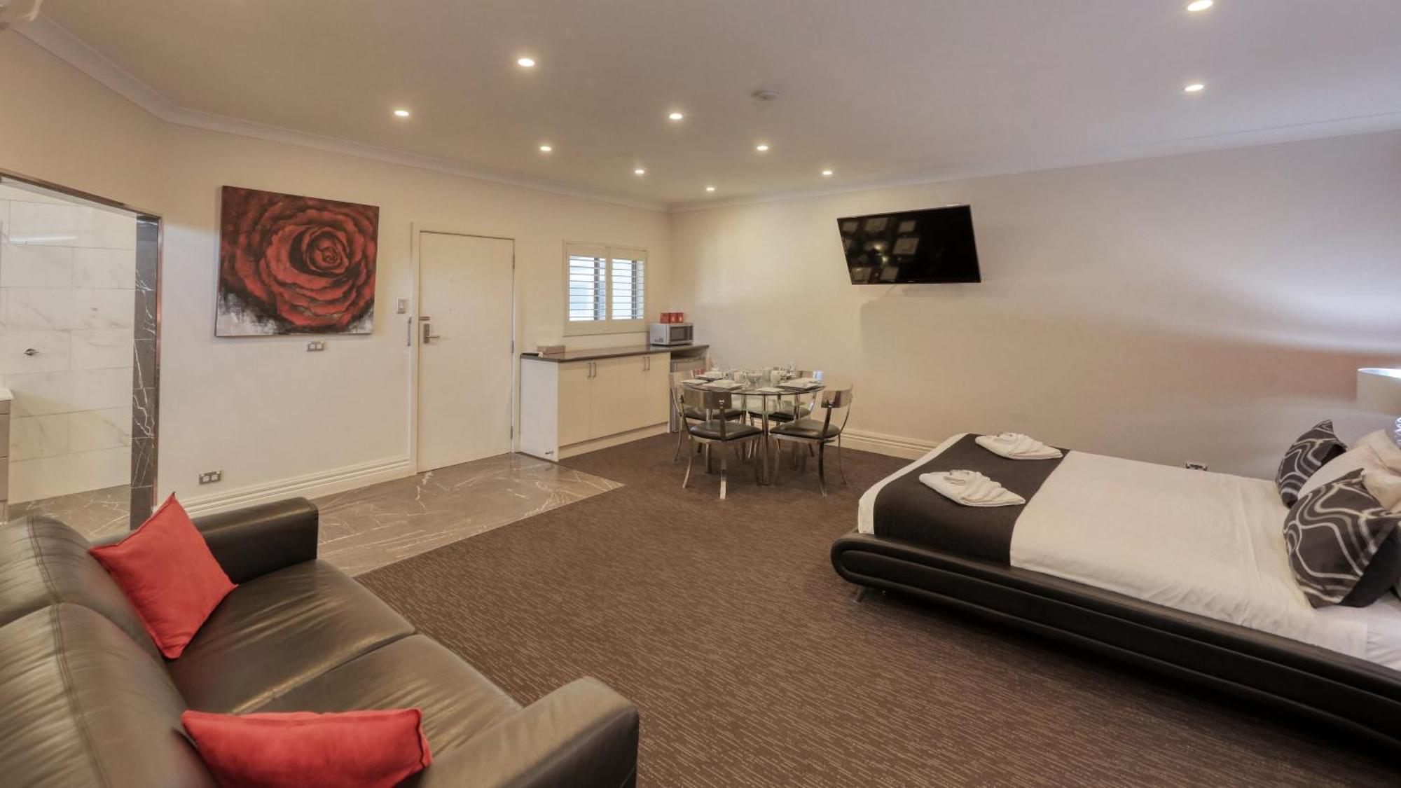 Silver Haven Motor Inn Broken Hill Dış mekan fotoğraf